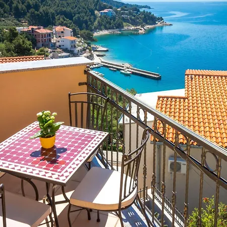 Im Zweiten Stock Mit Balkonen By Interhome Brela