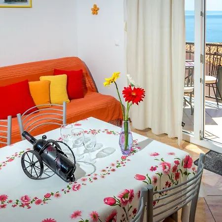 Im Zweiten Stock Mit Balkonen By Interhome