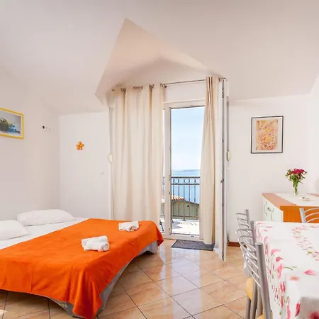 Im Zweiten Stock Mit Balkonen By Interhome