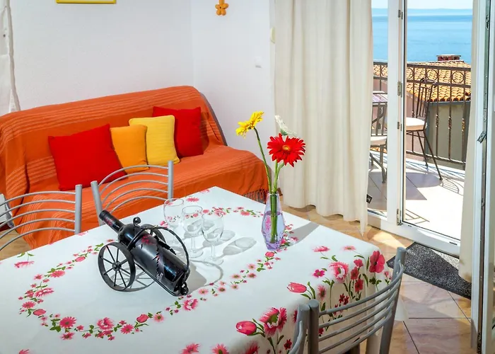 Im Zweiten Stock Mit Balkonen By Interhome