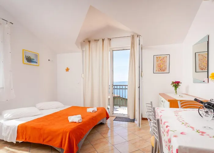 Im Zweiten Stock Mit Balkonen By Interhome