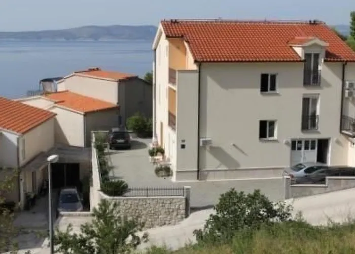 Im Zweiten Stock Mit Balkonen By Interhome Apartment *